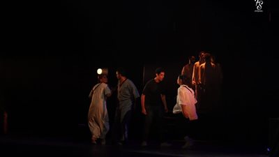 استدعاء ولي أمر يرفع لافتة كامل العدد بمهرجان الإسكندرية المسرحي الدولي الـ14