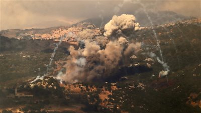 بعد رسائل الاحتلال التحذيرية.. لبنان يشهد حركة نزوح واسعة..القاهرة: المساس ببيروت هو مساس بأمن المنطقة.. والكرملين: من الصعب التنبؤ بمآلات النزاع 