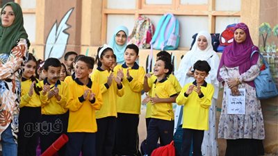 إيه اليوم الحلو ده، المدارس تستقبل الطلاب بالأغاني والأنشطة بالجيزة (فيديو)