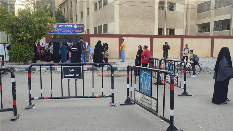 توافد الطلاب على