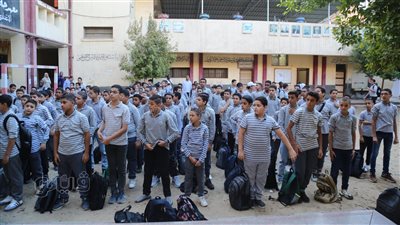 “لك حبي وفؤادي”، أجواء خاصة لتحية العلم في طابور المعاهد الأزهرية مع أول أيام الدراسة (فيديو)