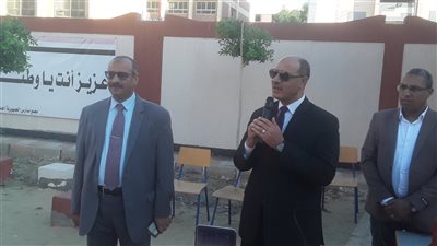 مدير تعليم الإسكندرية يتفقد سير العملية التعليمية فى اول أيام الدراسة (صور)