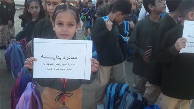 طلاب الإسكندرية يرفعون لافتات مبادرة 