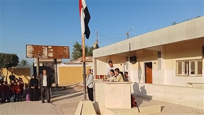 وكيل التعليم بالبحيرة يشهد طابور الصباح بمدرسة الأمين الابتدائية (صور)