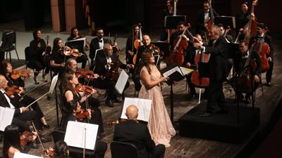 السوبرانو داليا فاروق وعازف الجيتار موريلياس يتألقان في 