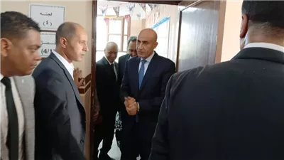 وزير التربية والتعليم يتفقد مدارس 