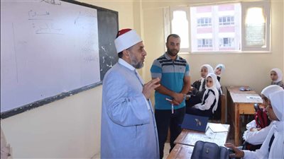 رئيس منطقة الشرقية الأزهرية يوجه نصائح للطلاب في أول أيام الدراسة (صور)