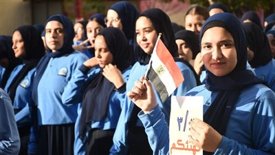 تكريم طالبات الجيزة الأوائل في أول يوم دراسي بمدرسة الشهيد علي أحمد فهمي (فيديو وصور)