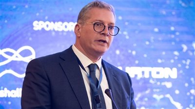 وزير البترول يكلف بالالتزام بإجراءات السلامة للحفاظ على العاملين بالقطاع