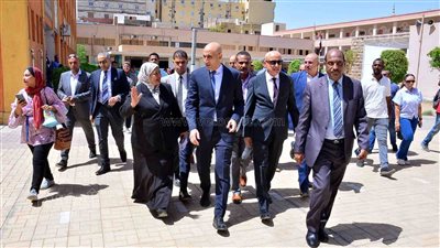 وزير التعليم يتابع انتظام الدراسة في مدارس الأقصر (صور)