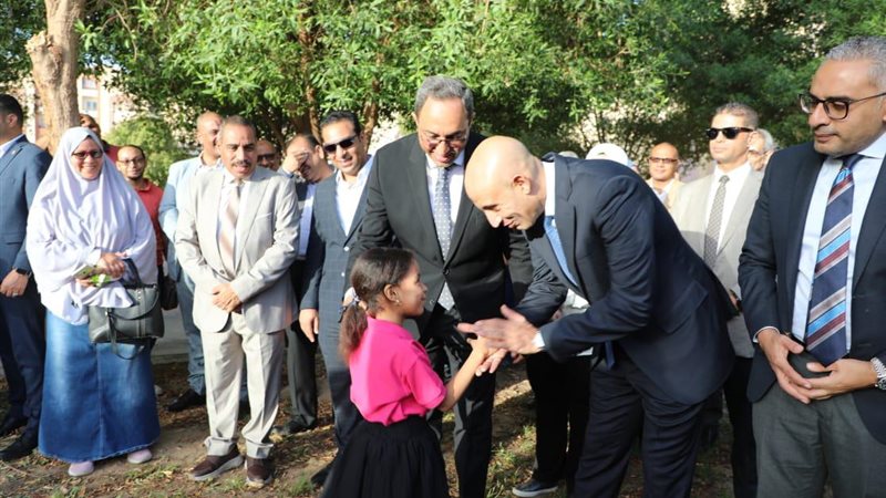 زيارة محمد عبد اللطيف