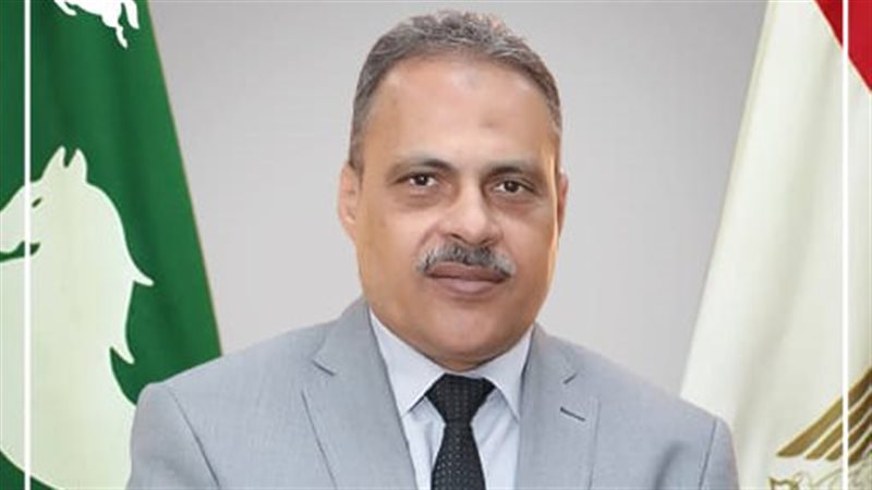 محافظـ الشرقية يُهنىءمدرسةالشهيدمحمدقطب