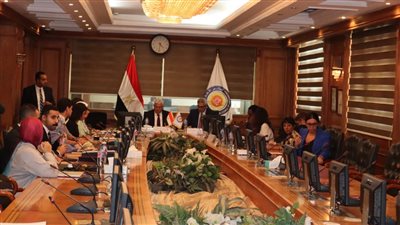 وزير التعليم العالي يبحث سُبل تعزيز التعاون مع وفد العمل الدولية