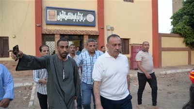 محافظ أسيوط يتفقد مركز شباب المندرة للاطمئنان على سير العمل (صور) 