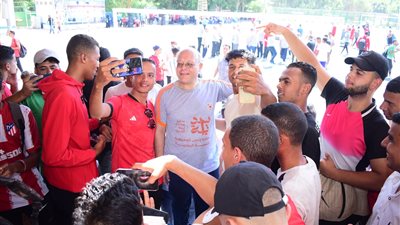 رئيس جامعة سوهاج يشارك الطلاب في فعاليات الأنشطة الرياضية (صور)