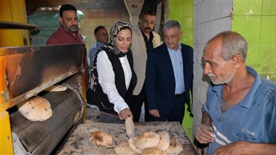 محافظ الإسماعيلية يتفقد المخابز البلدية المدعمة والأفرنجية (صور)