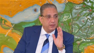 محافظ الفيوم يلتقي مستثمرا عربيا لاستعراض فرص الاستثمار 