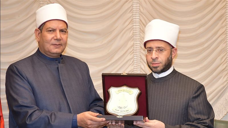 وزير الأوقاف يكرم