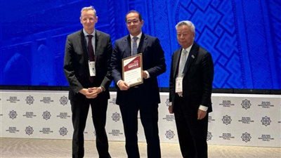 رئيس البنك الآسيوي يكرم «كجوك»: لعب دورًا مؤثرًا فى تنفيذ استراتيجيتنا