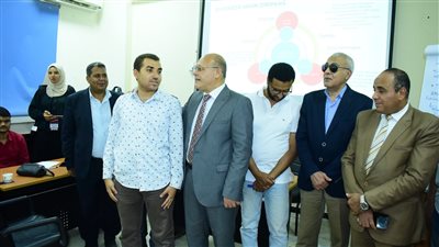 جامعة سوهاج تنظم دورات تدريبية في التسويق وإدارة الجودة للطلاب 