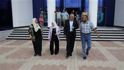رئيس جامعة القناة يتابع استعدادات العام الدراسي الجديد بكلية الصيدلة (صور) 