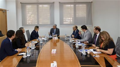 وزير الآثار يناقش عرض فرص الاستثمار المتاحة في السياحة النيلية