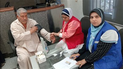 الكشف على 3560 مواطنا خلال قافلة طبية في ناهيا بالجيزة (صور)