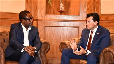 وزير الرياضة يلتقي الأمين العام للاتحاد الأفريقي لكرة القدم 