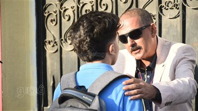 ماذا فعل موظف بمدرسة السعيدية مع طالب بسبب قصة شعره؟ (فيديو)