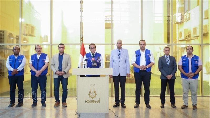 وزير الصحة ومحافظ