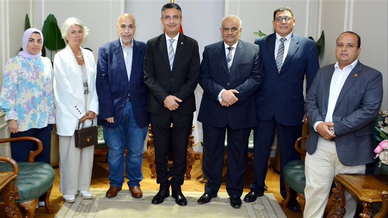 وزير التموين خلال