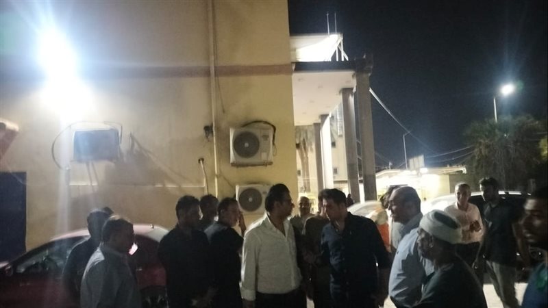 إخلاء المبنى المحترق