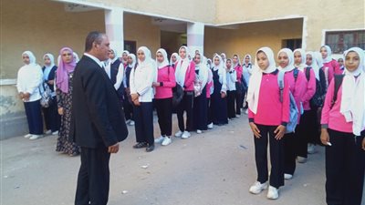 انتظام العملية التعليمية بمدارس البحيرة (صور)