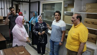 مدير التأمين الصحي ببني سويف يبحث فتح صيدلية تجارية بعيادة السلام 