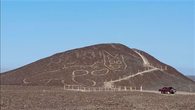 اكتشاف رسومات عملاقة غامضة على هضبة نازكا في بيرو