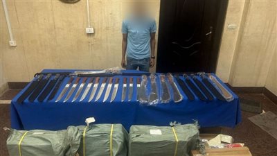 ضبط سائق وبحوزته 864 قطعة سلاح أبيض فى الجمالية 