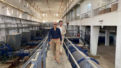 مساعد نائب رئيس المجتمعات العمرانية يتفقد محطة مياه الشرب بالقاهرة الجديدة