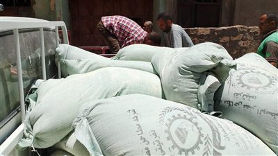 ضبط 91 جوال دقيق وسماد قبل بيعها في السوق السوداء بأسيوط