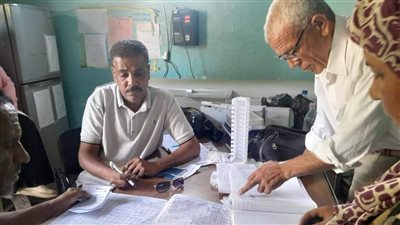 الشطب على 3 أطباء و5 موظفين بقنا لعدم تواجدهم بمقر عملهم (صور)