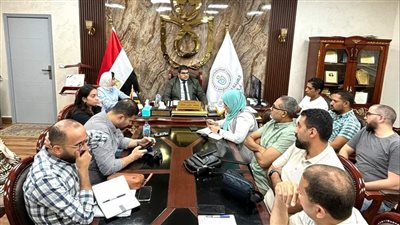 مدير الرعاية الصحية بالإسماعيلية يستعرض تقريرا حول أداء المنشآت (صور) 