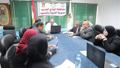 لمتابعة حضور وغياب الطلاب، وكيل تعليم الوادي الجديد يلتقي مديري المدارس الثانوية