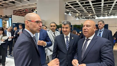 وزير النقل يتفقد القطار الكهربائي السريع 