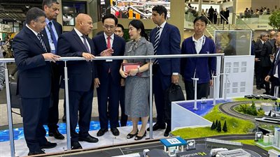 كامل الوزير يفتتح جناح أوراسكوم بالمعرض العالمي للنقل