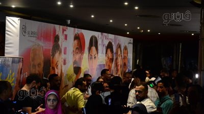 بحضور بشرى وأسرة إلهام شاهين، نجوم فيلم عنب يحتفلون بالعرض الخاص (فيديو وصور)