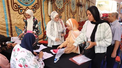 وكيلة إعلام القاهرة تتفقد إجراءات الكشف الطبي للطلبة الجدد