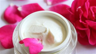 اصنعيها بنفسك، كريمات مرطبة للبشرة من مواد طبيعية