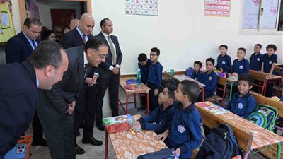 أنشدوا باللغة الإنجليزية، مدبولي يبدي إعجابه بأطفال kg1 بمدرسة السلام لغات (صور) 