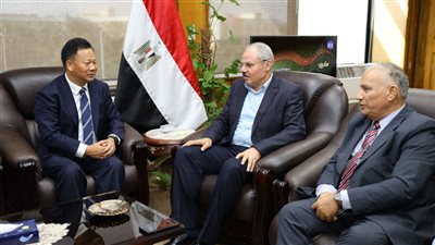 جامعتا القناة ونانشانج الصينية تناقشان تعزيز العلاقات (صور) 