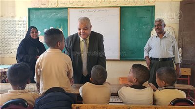 وكيل تعليم الأقصر يتفقد مدارس الطود لمتابعة سير العملية التعليمية (صور)