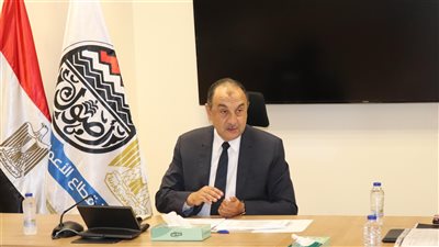 وزير قطاع الأعمال يعقد اجتماعه الدوري برؤساء الشركات القابضة 
